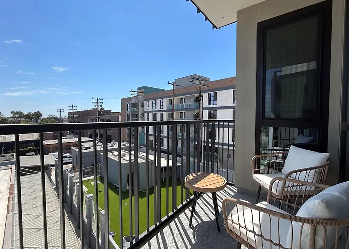 Trendy 2Bd 2Bth Apt In Santa Monica!