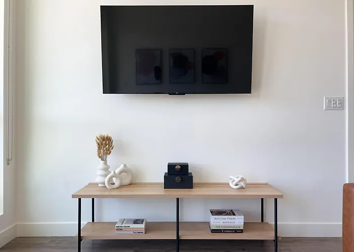 Trendy 2Bd 2Bth Apt In Santa Monica!