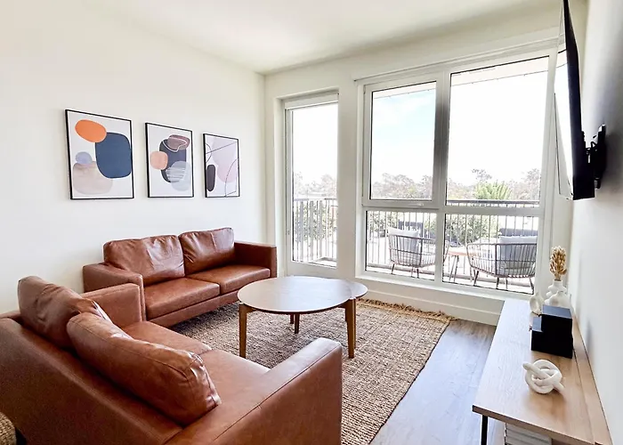 Trendy 2Bd 2Bth Apt In Santa Monica!