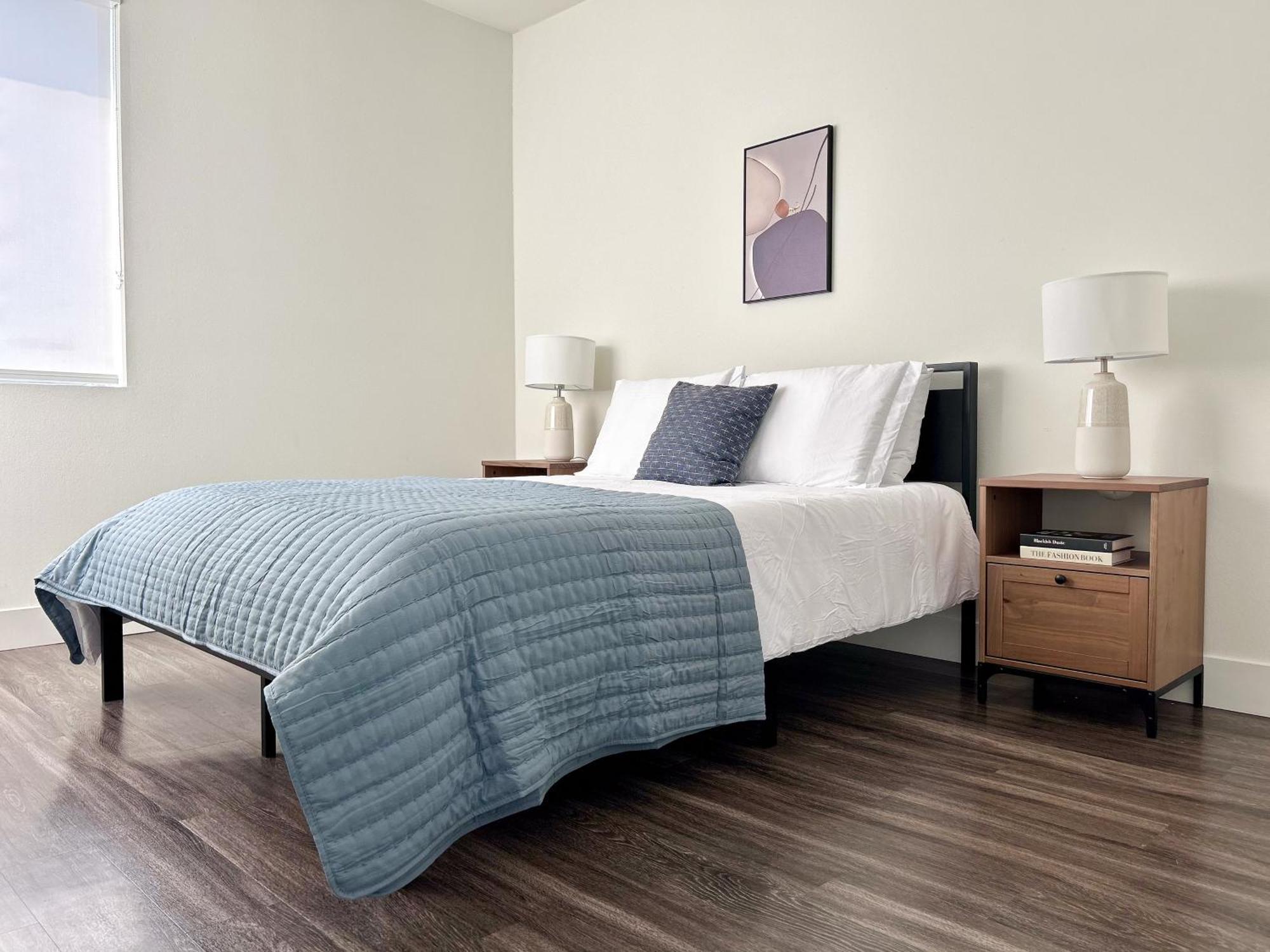 Trendy 2bd 2bth Steps From Downtown Santa Monica!