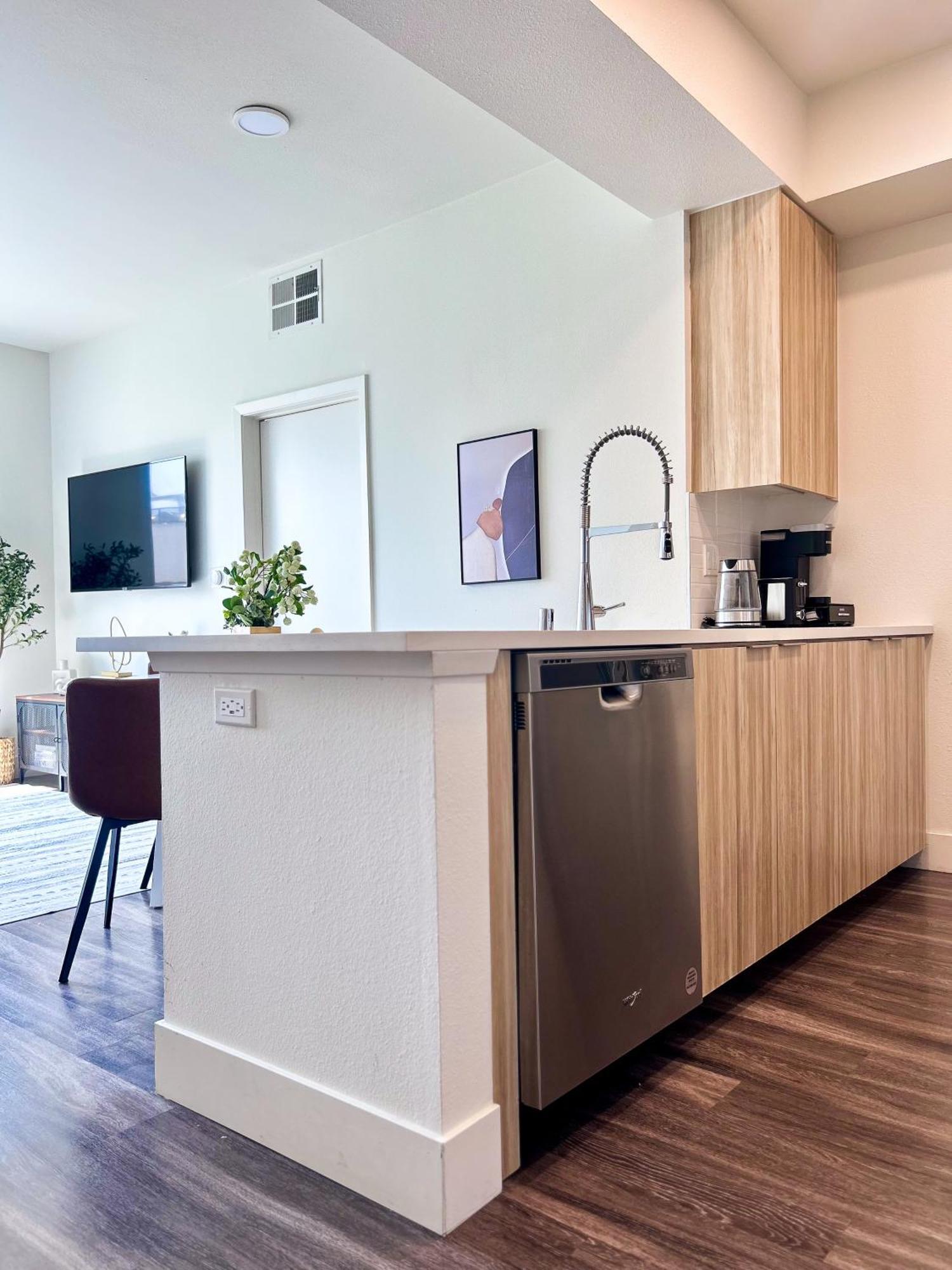 Apartment Trendy 2bd 2bth Steps From Downtown Santa Monica! Los Angeles