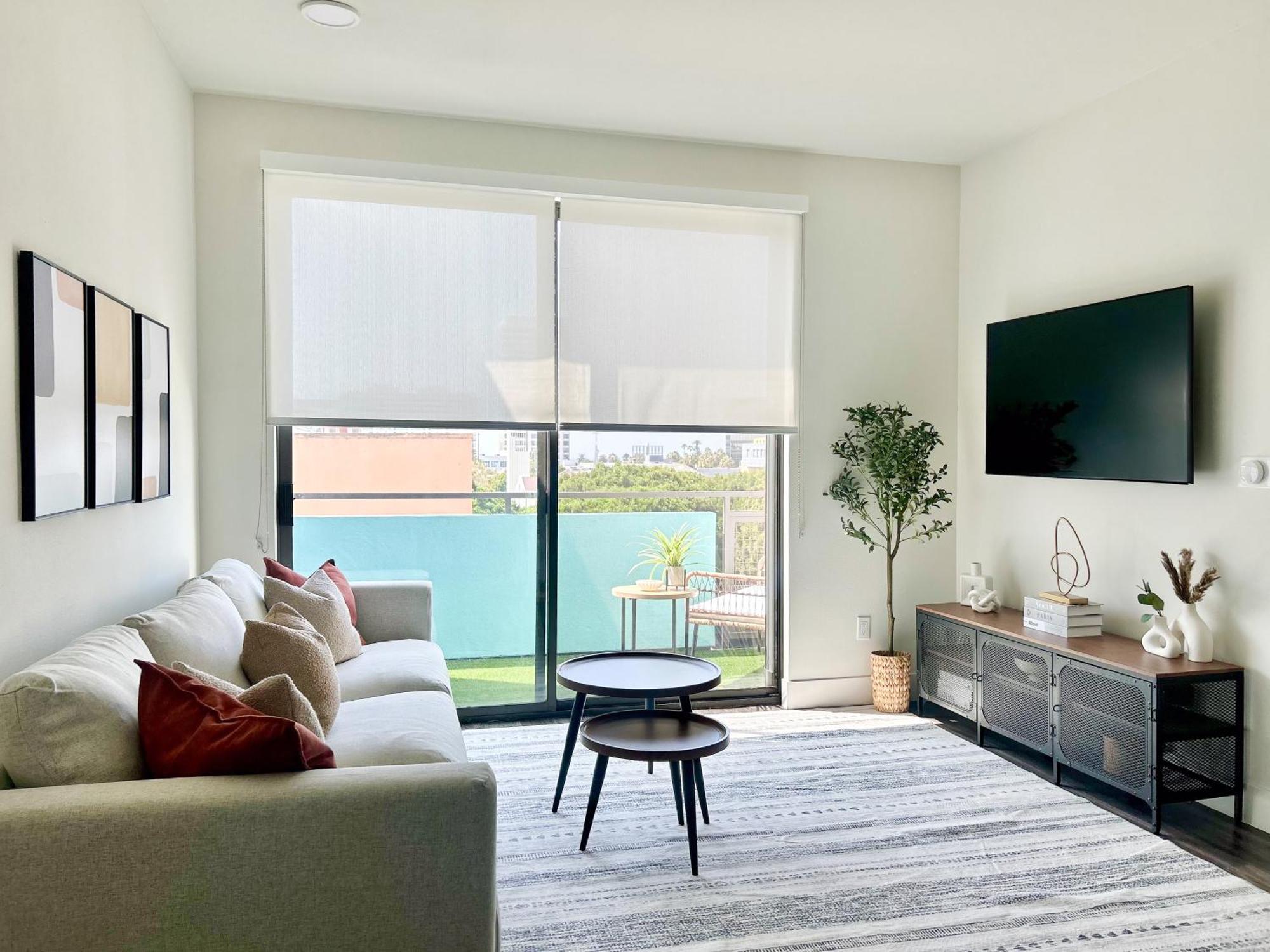 Trendy 2bd 2bth Steps From Downtown Santa Monica! Apartment Los Angeles