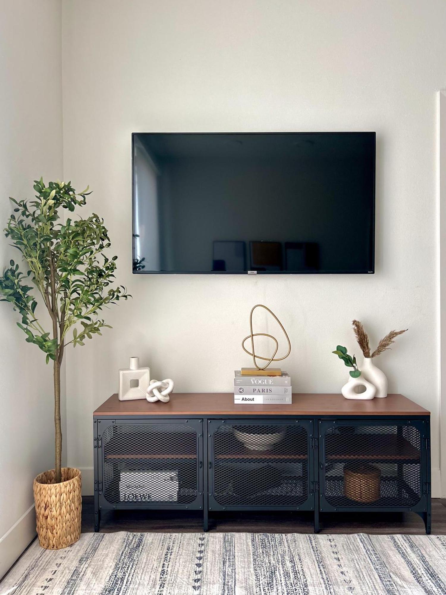 Trendy 2bd 2bth Steps From Downtown Santa Monica! *