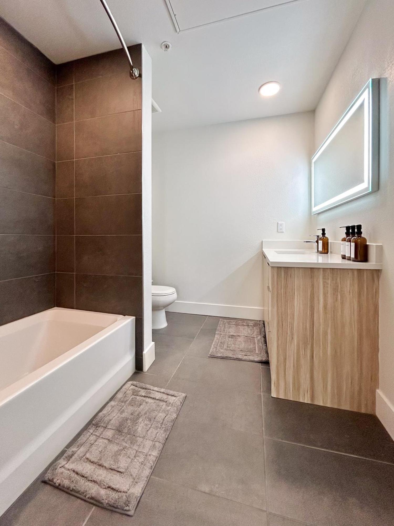 Trendy 2bd 2bth Steps From Downtown Santa Monica! Apartment *