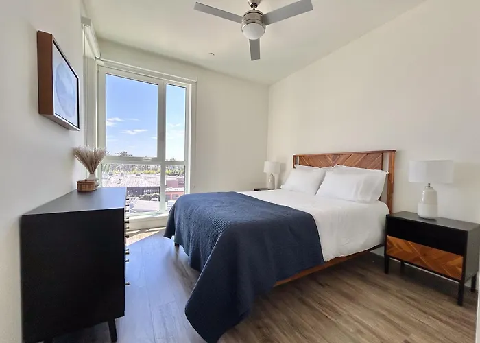 Trendy 2Bd 2Bth Apt In Santa Monica!